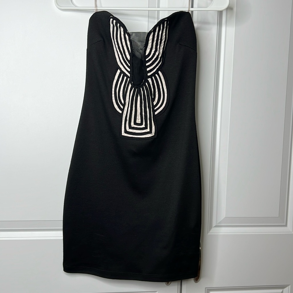 Windsor Elegant Black Strapless Dress with Geometric Design